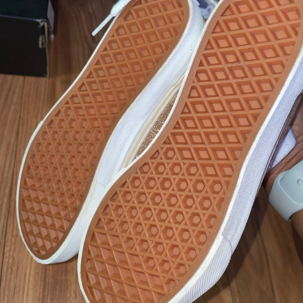 Vans - Picture 3 of 4